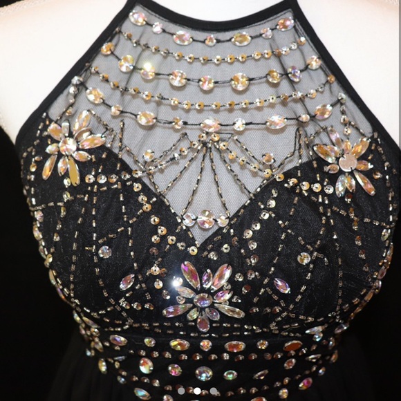 A formal black dress from Windsor! - Picture 2 of 2